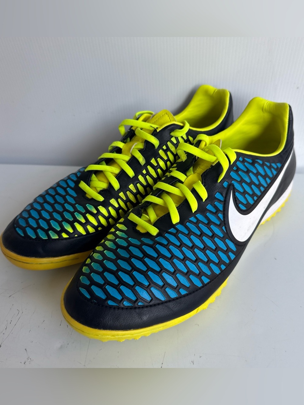 Nike Mens 11.5 Magista Onda FG Soccer Cleats Vibrant Black Volt Blue Lagoon